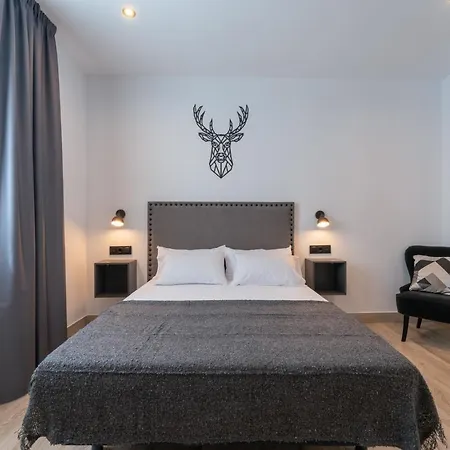 Guest house La Del Teatro H Boutique Parking Gratis 4*